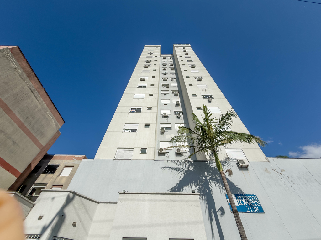 Cobertura com 194m², 3 dormitórios no bairro Centro em Canoas para Comprar