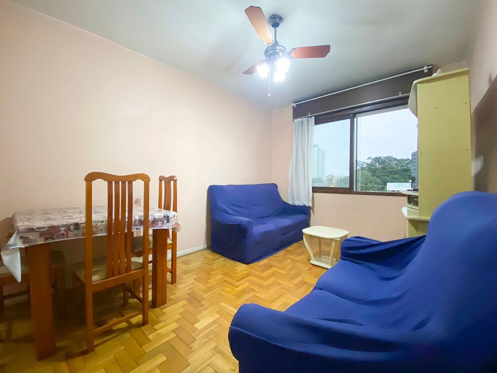 Apartamento, 2 dormitórios no bairro Vila Ipiranga em Porto Alegre para Comprar