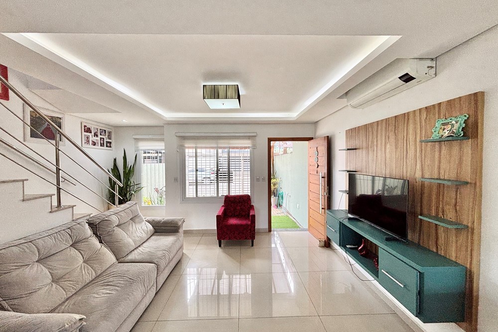 Casa com 116m², 3 dormitórios no bairro Igara em Canoas para Comprar