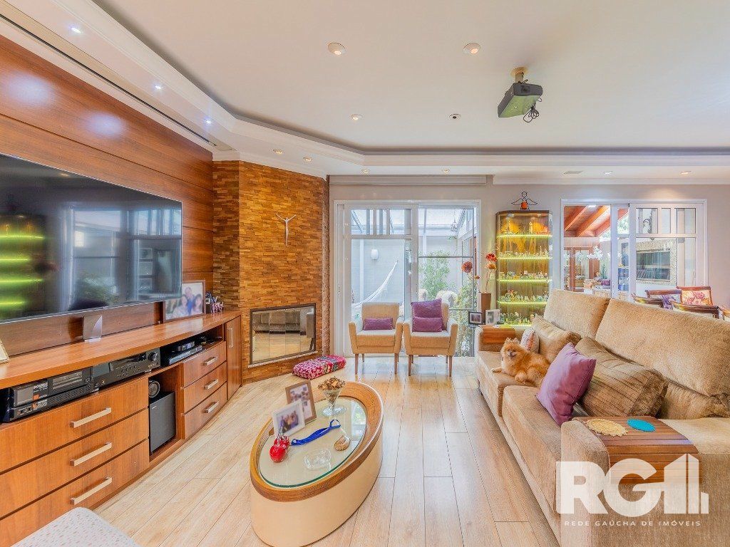 Casa de Condomínio com 257m², 4 dormitórios no bairro Jardim Carvalho em Porto Alegre para Comprar