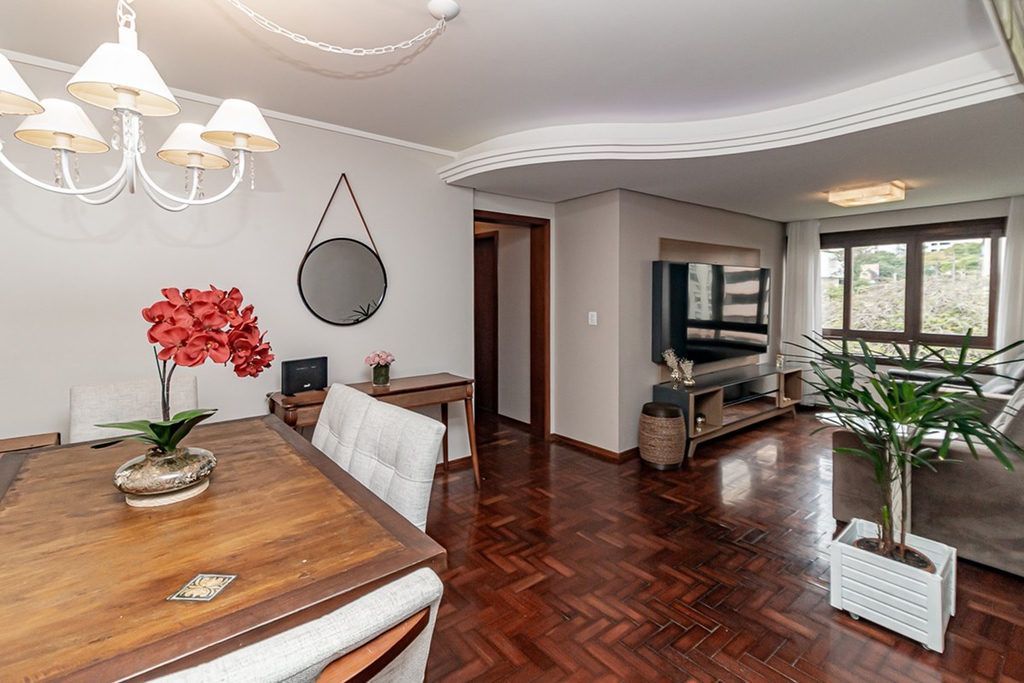Apartamento com 103m², 3 dormitórios no bairro Vila Ipiranga em Porto Alegre para Comprar