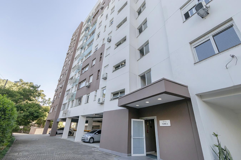 Apartamento com 65m², 3 dormitórios no bairro Azenha em Porto Alegre para Comprar