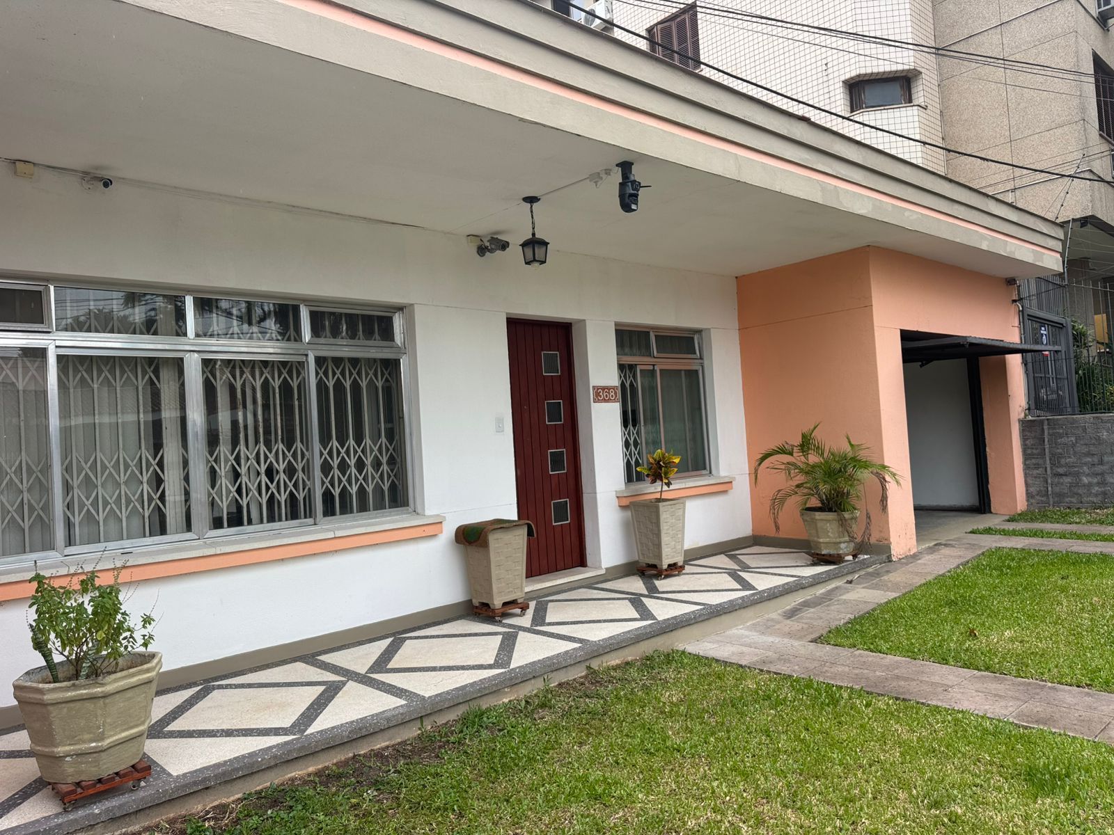 Casa com 300m², 4 dormitórios no bairro Teresópolis em Porto Alegre para Comprar