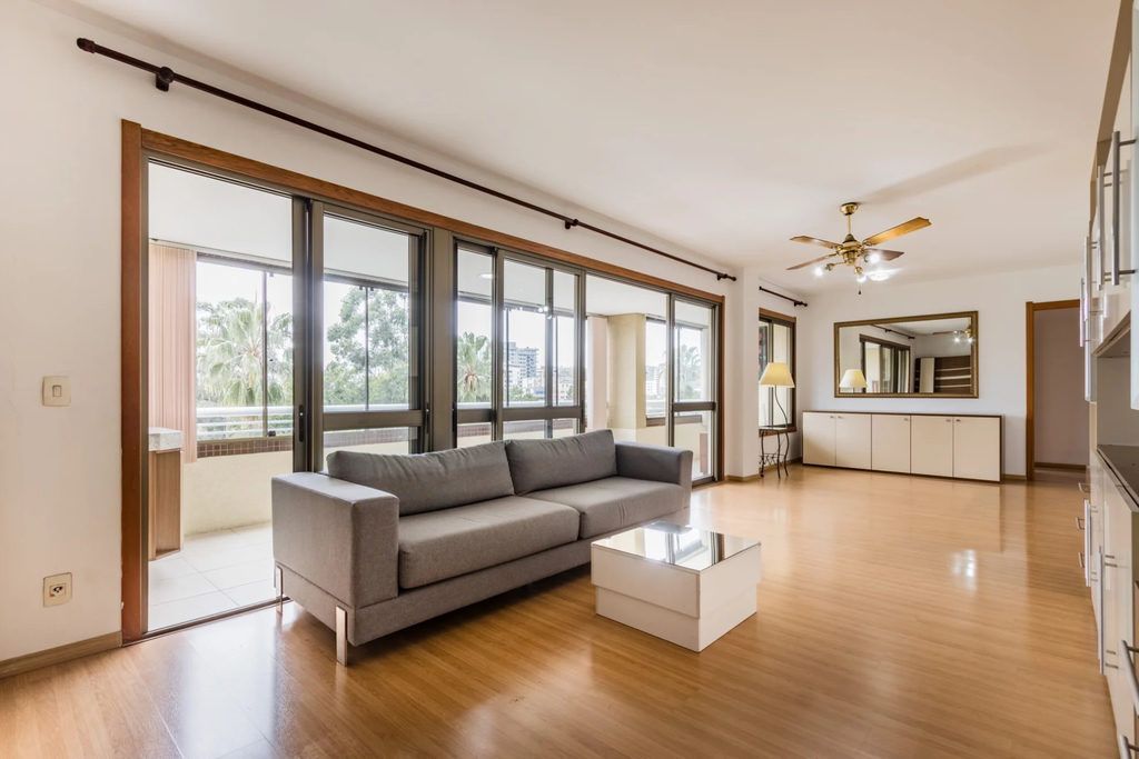Apartamento com 139m², 3 dormitórios no bairro Menino Deus em Porto Alegre para Comprar