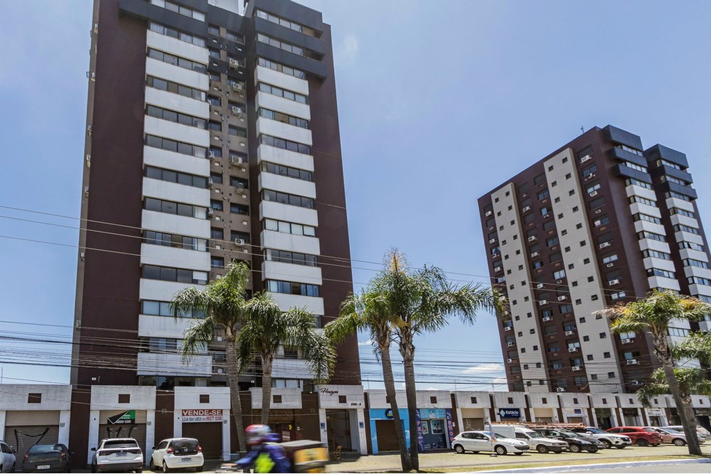 Apartamento com 75m², 2 dormitórios no bairro Chácara das Pedras em Porto Alegre para Comprar