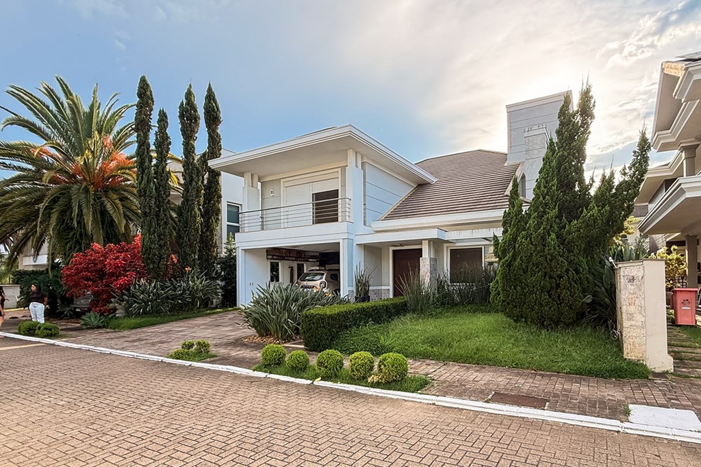 Casa com 318m², 4 dormitórios no bairro Estância Velha em Canoas para Comprar