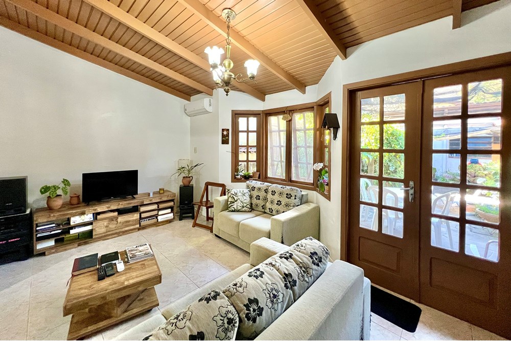 Casa com 262m², 3 dormitórios no bairro Nossa Senhora das Graças em Canoas para Comprar