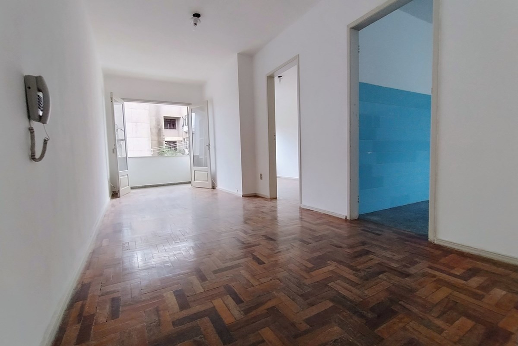 Apartamento com 45m², 1 dormitório no bairro Passo da Areia em Porto Alegre para Comprar