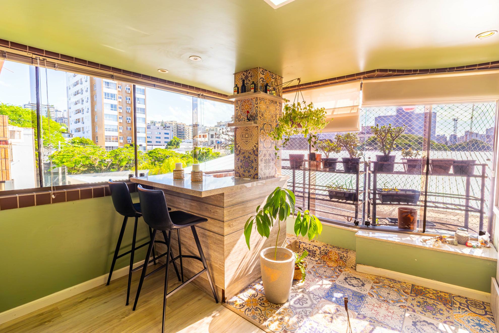 Apartamento com 97m², 3 dormitórios no bairro Mont Serrat em Porto Alegre para Comprar