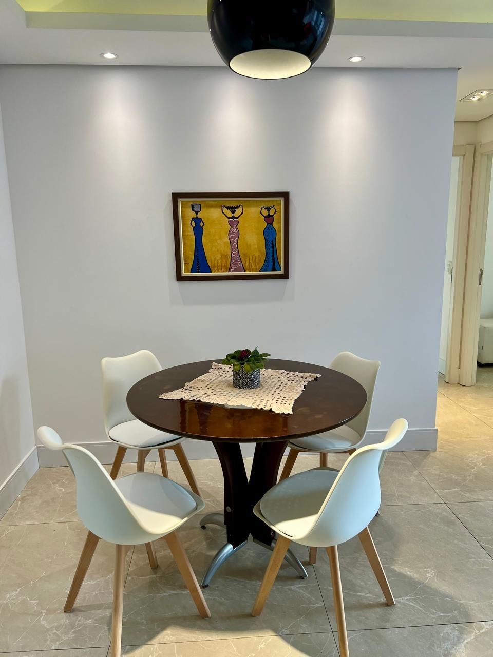 Apartamento 2 dormitórios sendo 1 suíte, semi-mobiliado no Jardim Lindóia