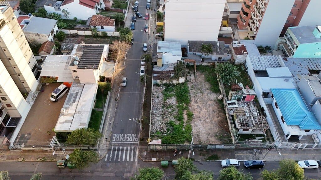 Terreno com 702m² no bairro Centro em Canoas para Comprar