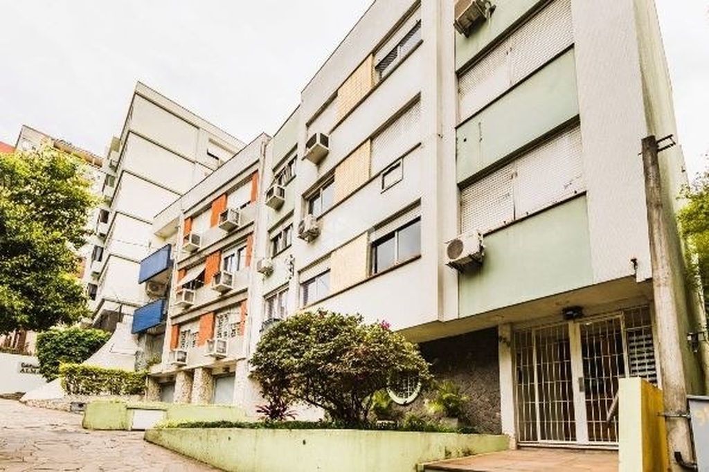 Apartamento com 111m², 3 dormitórios no bairro Floresta em Porto Alegre para Comprar
