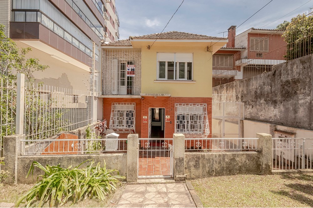 Casa com 320m², 3 dormitórios no bairro Menino Deus em Porto Alegre para Comprar