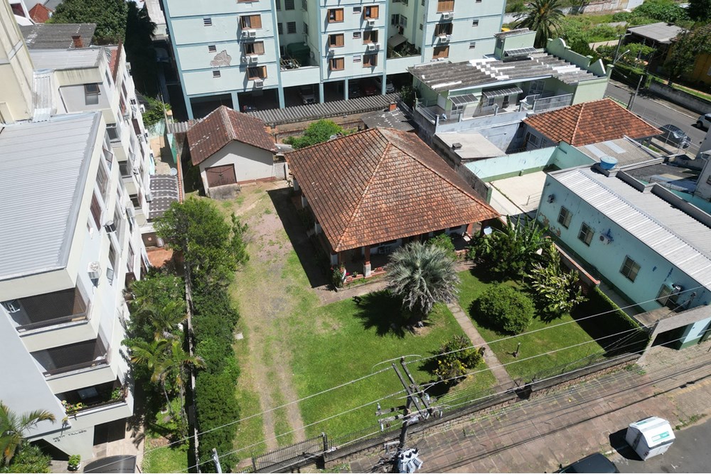 Terreno com 923m² no bairro Centro em Canoas para Comprar