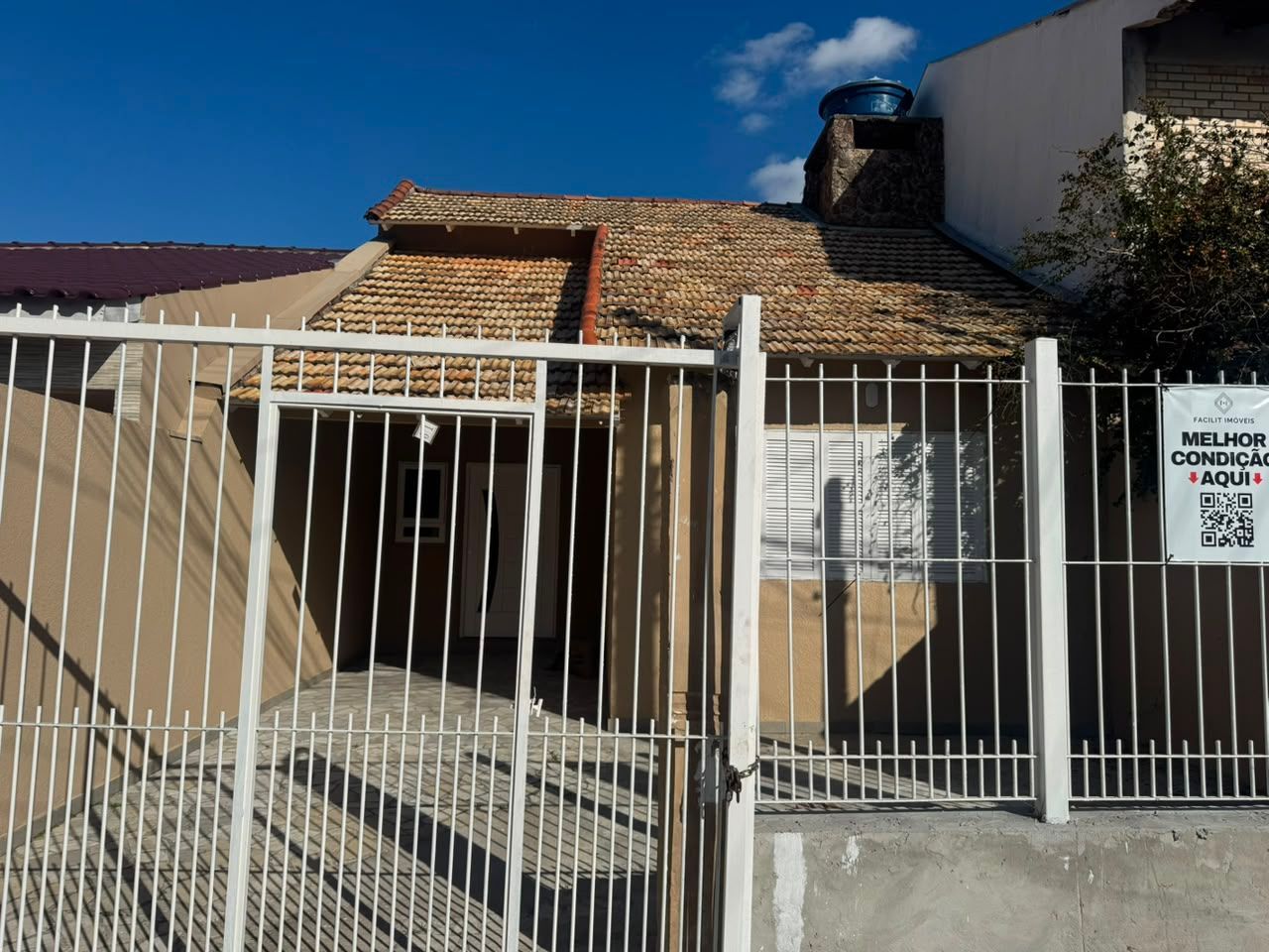 Casa, 2 dormitórios no bairro Parque da Matriz em Cachoeirinha para Comprar