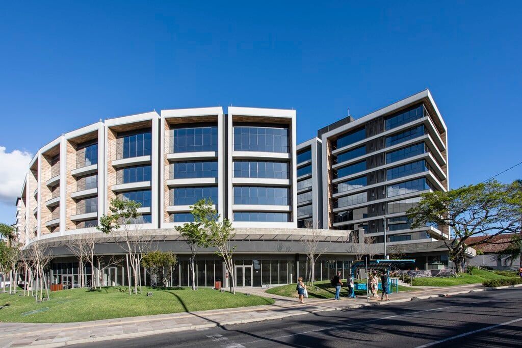 Sala Comercial com 200m² no bairro Tristeza em Porto Alegre para Comprar