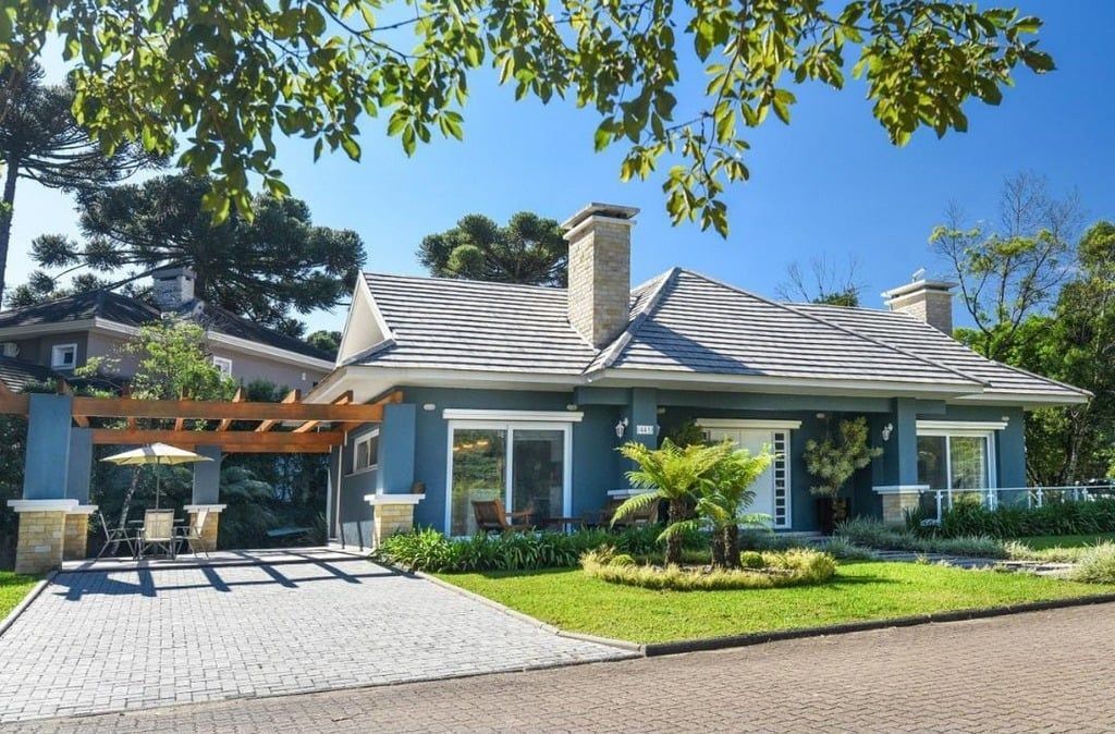 Casa de Condomínio com 400m², 5 dormitórios no bairro Dante em Canela para Comprar