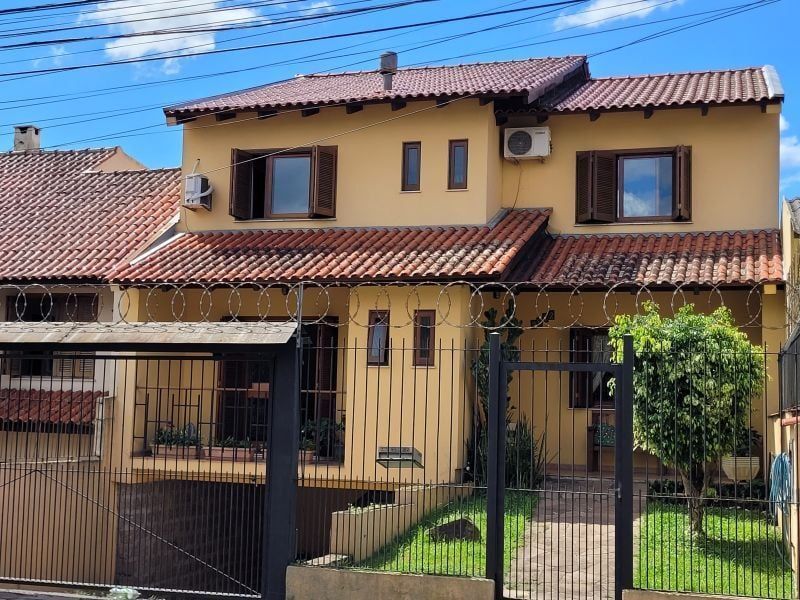 Casa com 287m², 3 dormitórios no bairro Tristeza em Porto Alegre para Comprar