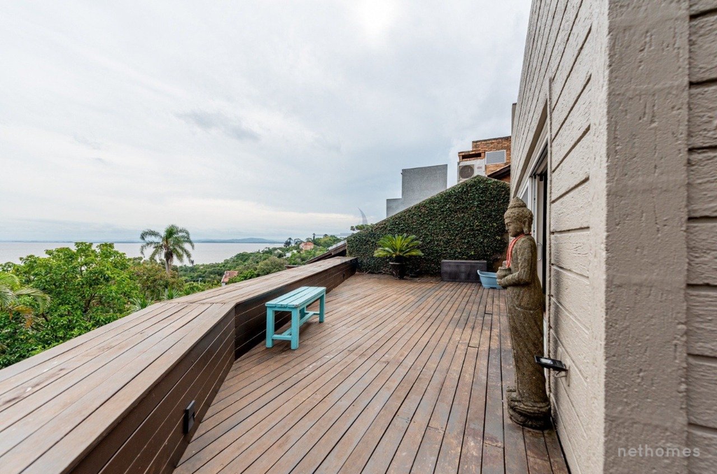 Casa com 500m², 4 dormitórios no bairro Sétimo Céu em Porto Alegre para Comprar