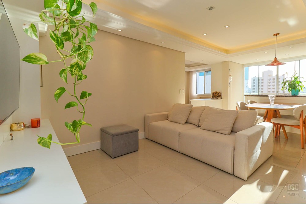 Apartamento com 74m², 2 dormitórios no bairro Passo da Areia em Porto Alegre para Comprar