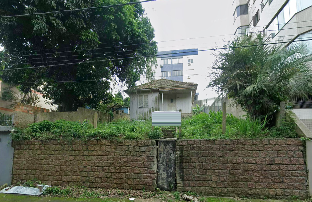 Terreno com 360m² no bairro Vila Ipiranga em Porto Alegre para Comprar