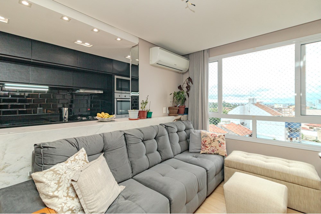 Apartamento com 72m², 3 dormitórios no bairro Passo da Areia em Porto Alegre para Comprar