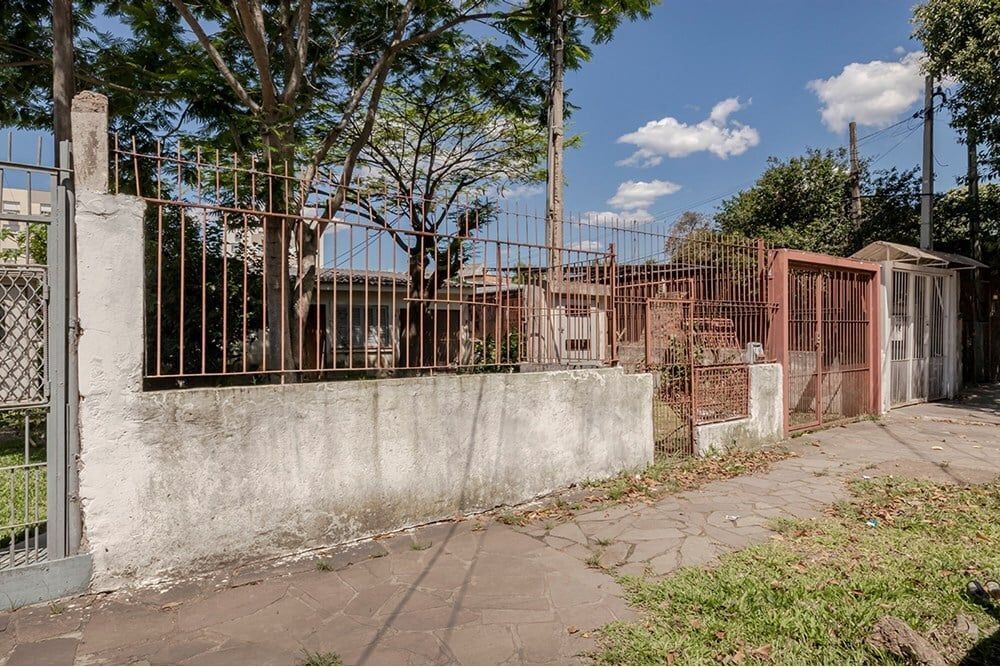 Terreno com 666m² no bairro Partenon em Porto Alegre para Comprar