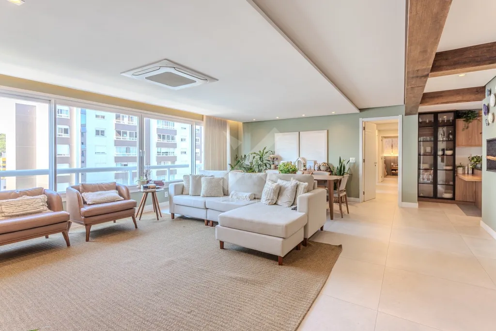 Apartamento com 160m², 4 dormitórios no bairro Menino Deus em Porto Alegre para Comprar
