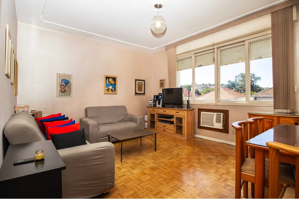 Apartamento com 92m², 2 dormitórios no bairro Medianeira em Porto Alegre para Comprar