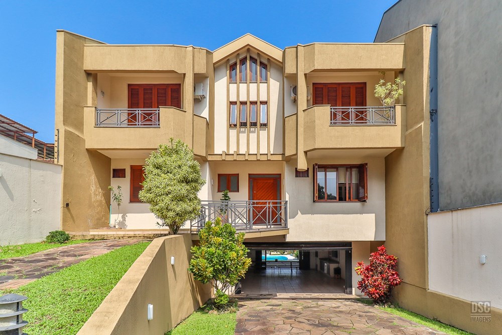 Casa com 427m², 4 dormitórios no bairro Ipanema em Porto Alegre para Comprar