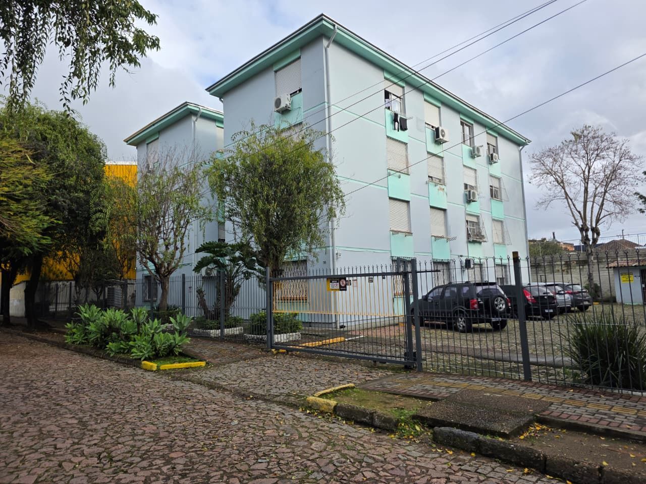 Apartamento, 3 dormitórios no bairro Partenon em Porto Alegre para Comprar