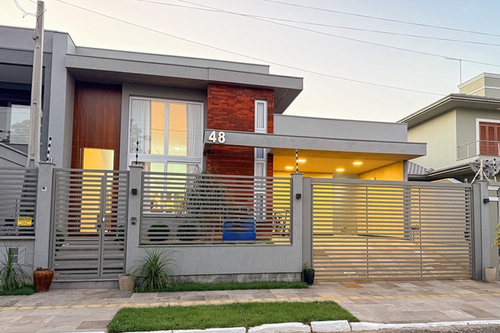 Casa com 206m², 3 dormitórios no bairro Igara em Canoas para Comprar