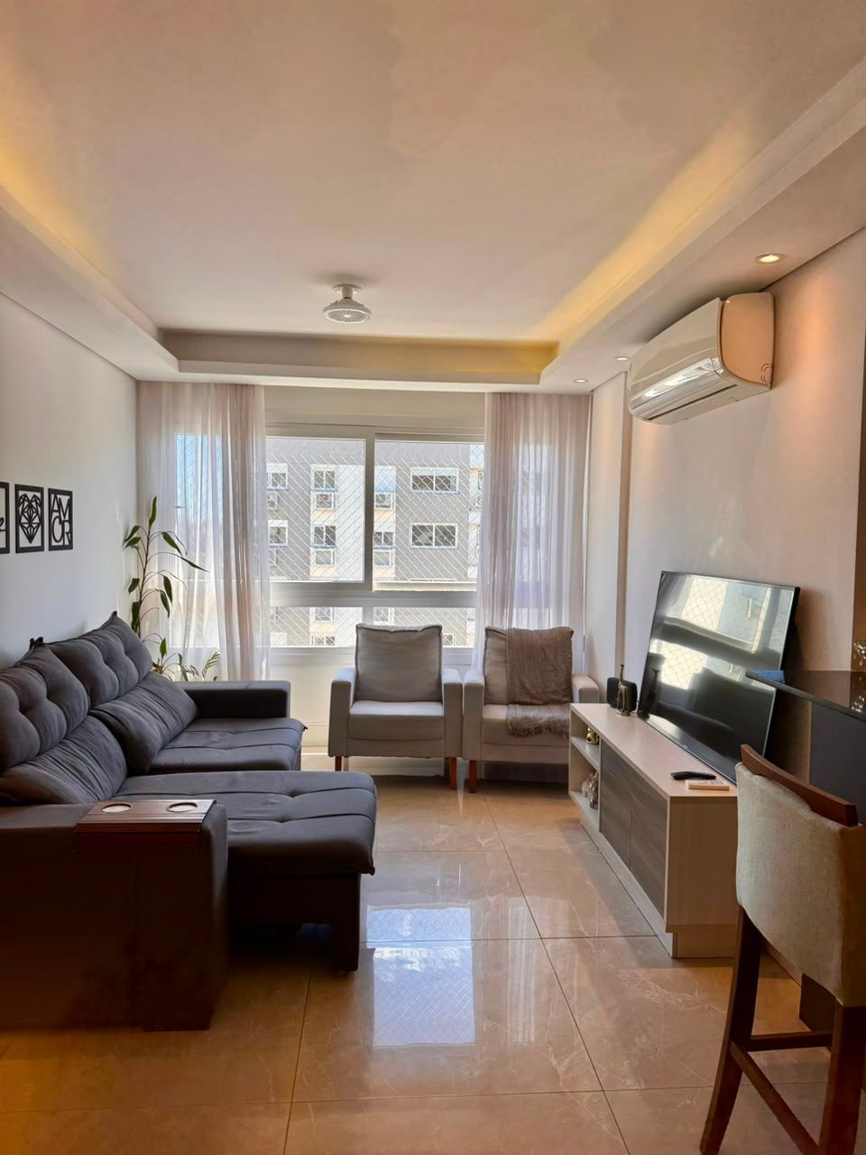 Apartamento 2 dormitórios sendo 1 suíte, semi-mobiliado no Jardim Lindóia