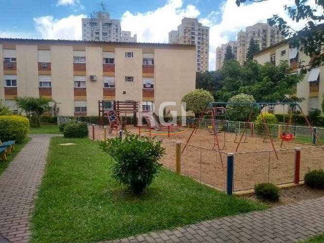 Apartamento à venda com 3 quartos, 75m², 2 vagas, Rua Roque Calage no bairro Passo da Areia em Porto Alegre