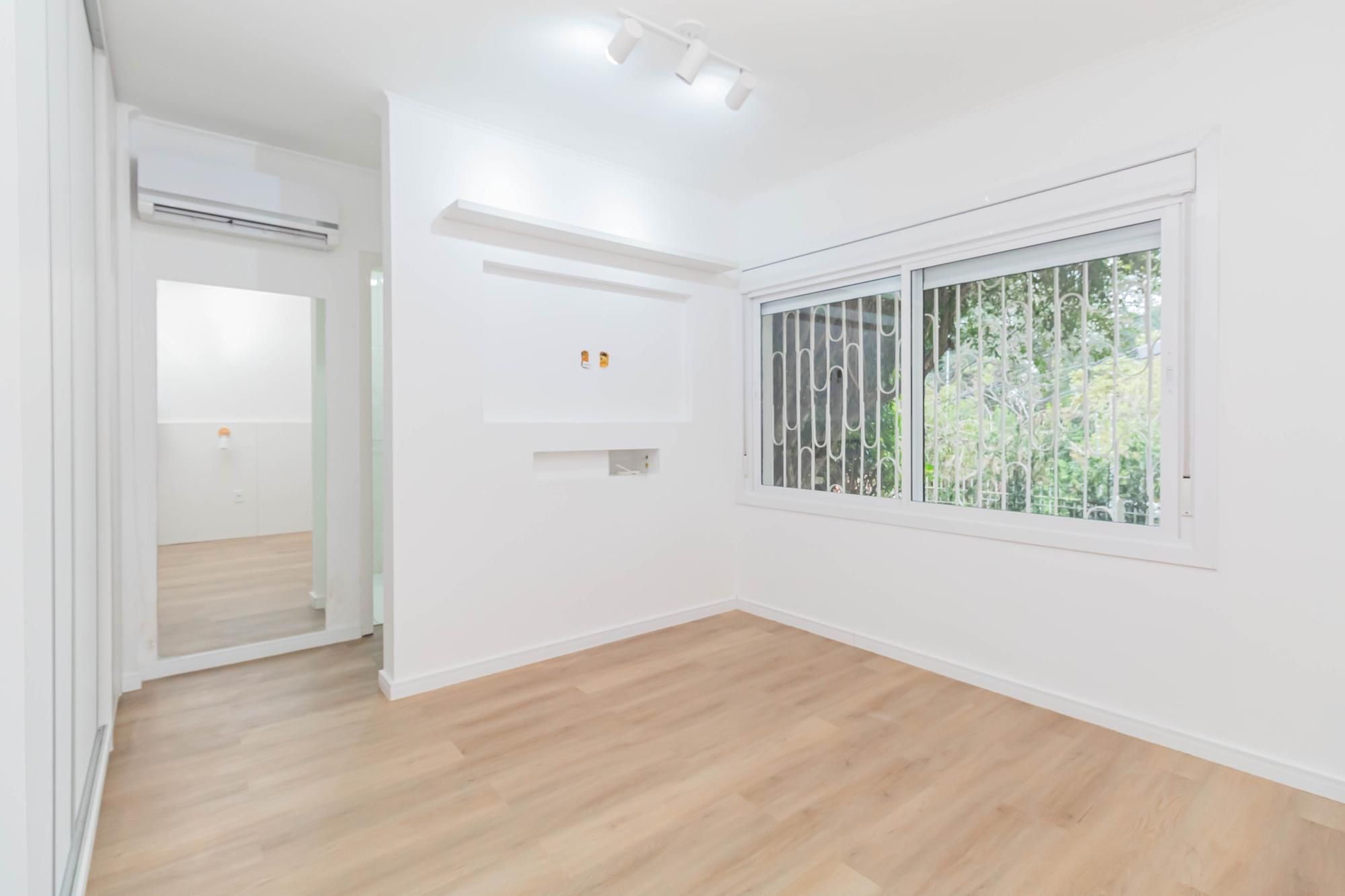 Casa com 160m², 3 dormitórios no bairro Jardim Sabará em Porto Alegre para Comprar