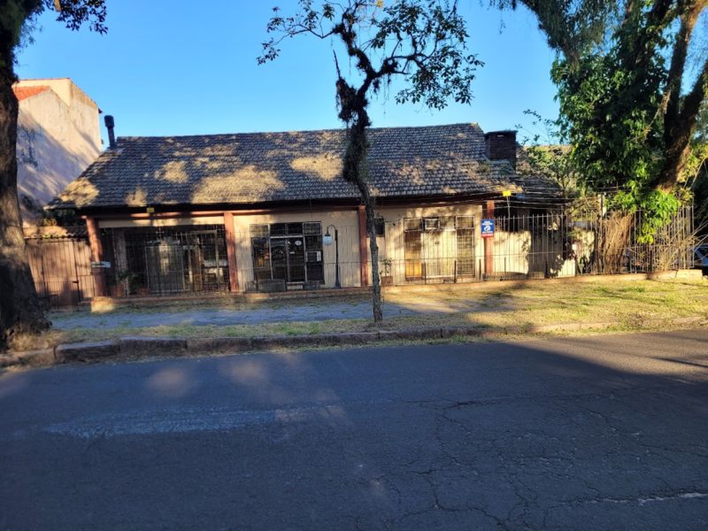 Casa com 184m², 3 dormitórios no bairro Teresópolis em Porto Alegre para Comprar
