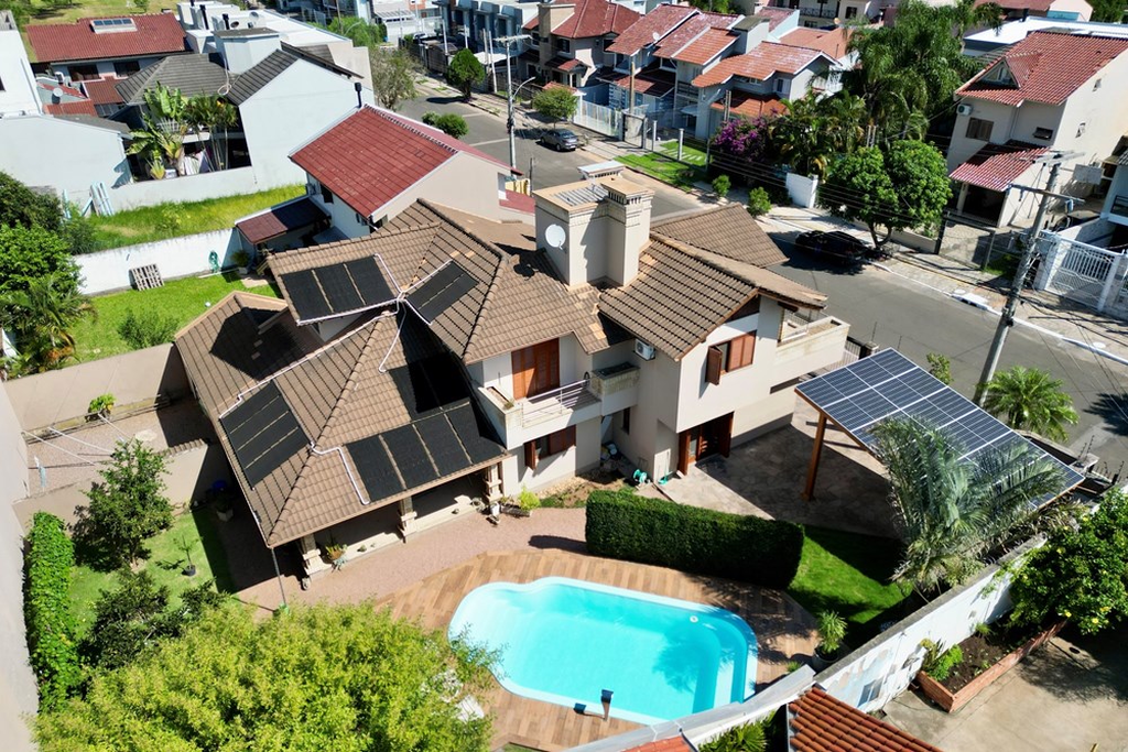 Casa com 285m², 4 dormitórios no bairro Moinhos de Vento em Canoas para Comprar