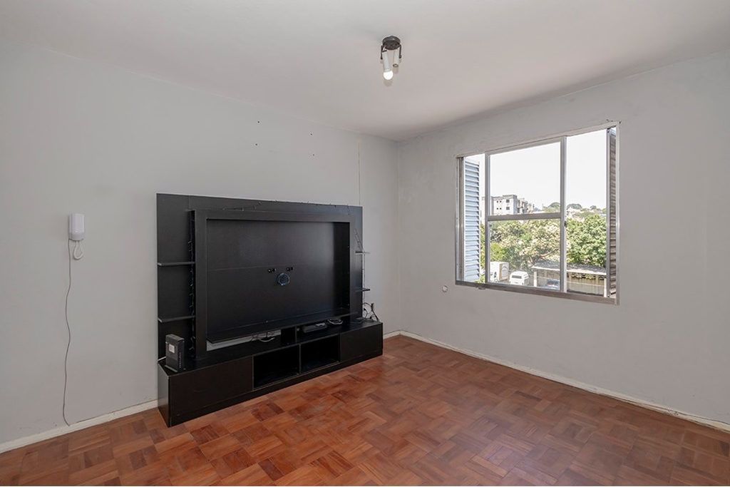 Apartamento com 52m², 2 dormitórios no bairro Medianeira em Porto Alegre para Comprar