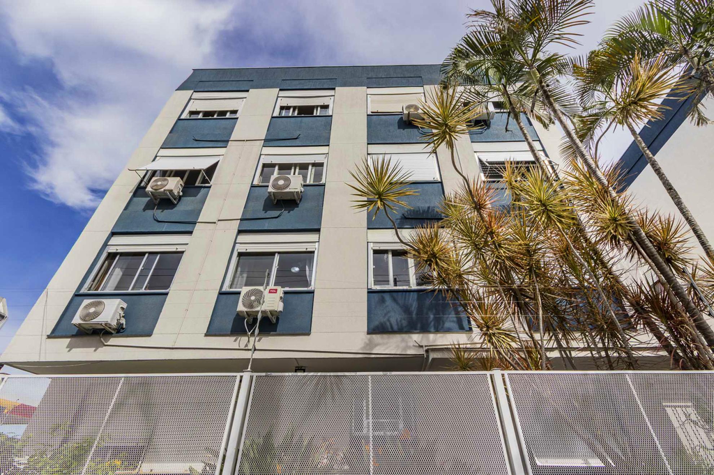 Apartamento com 79m², 3 dormitórios no bairro Azenha em Porto Alegre para Comprar