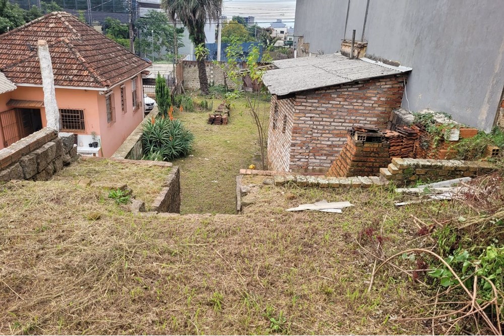 Terreno com 307m² no bairro Glória em Porto Alegre para Comprar