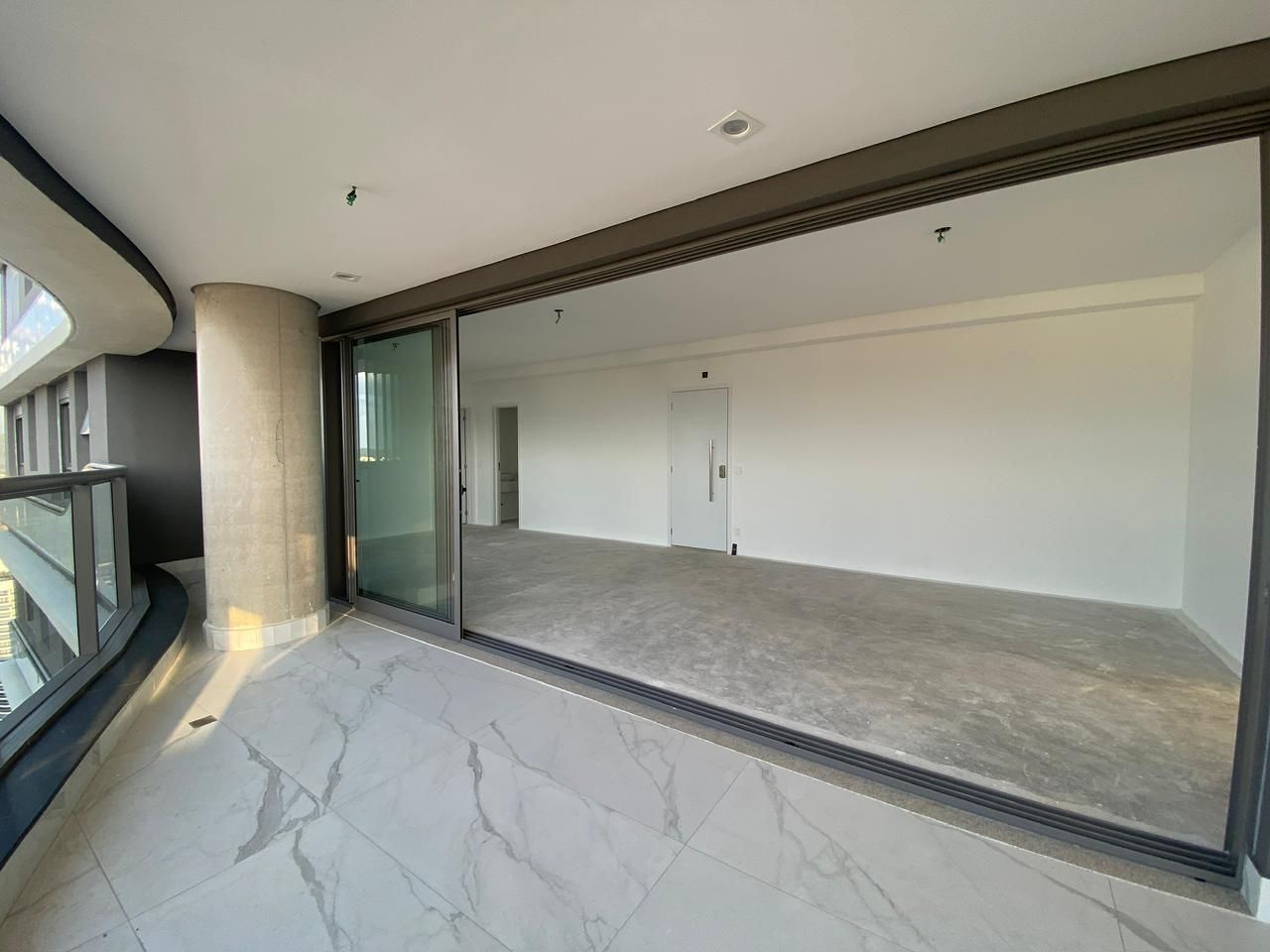 Apartamento à venda com 3 quartos, 180m² - Foto 3