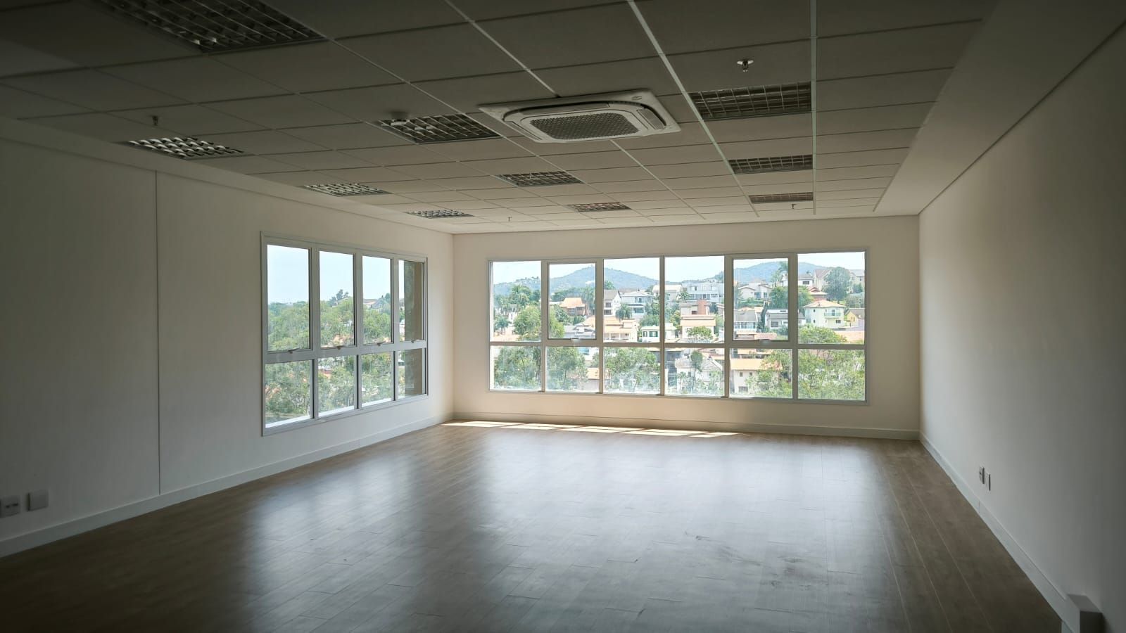 Conjunto Comercial-Sala à venda com 1 quarto, 85m² - Foto 1