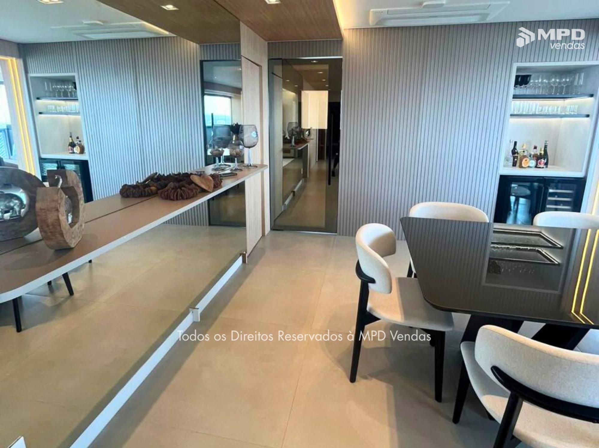Apartamento à venda com 3 quartos, 180m² - Foto 2