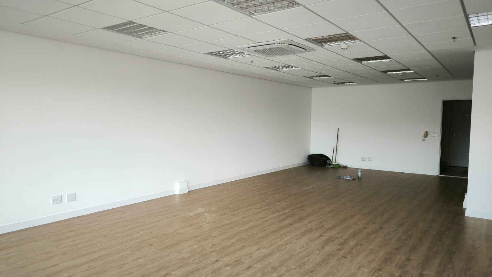 Conjunto Comercial-Sala à venda com 1 quarto, 85m² - Foto 4