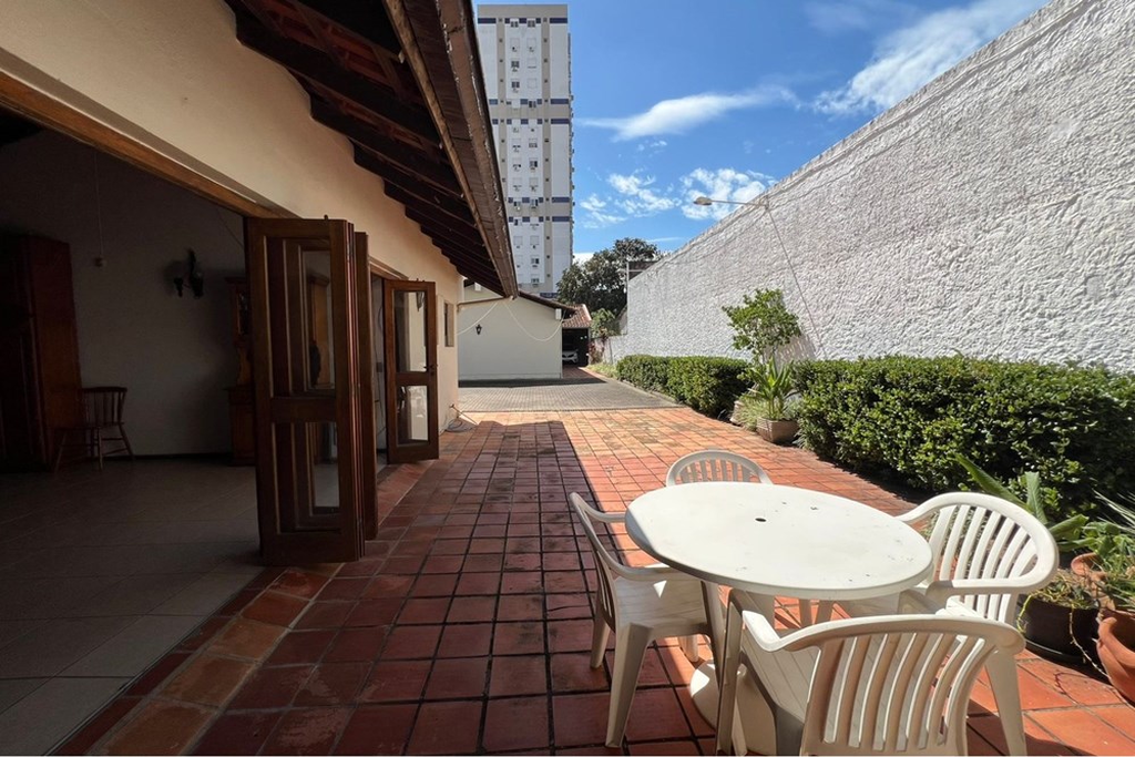 Casa com 130m², 3 dormitórios no bairro Santana em Porto Alegre para Comprar