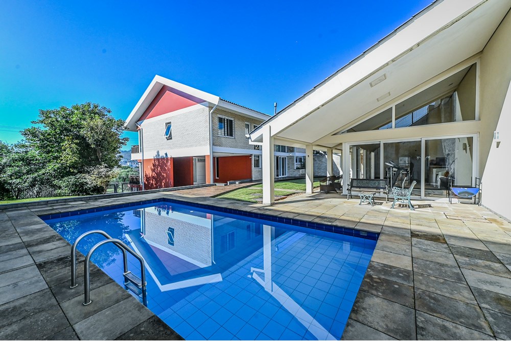 Casa com 514m², 4 dormitórios no bairro Morro Santana em Porto Alegre para Comprar