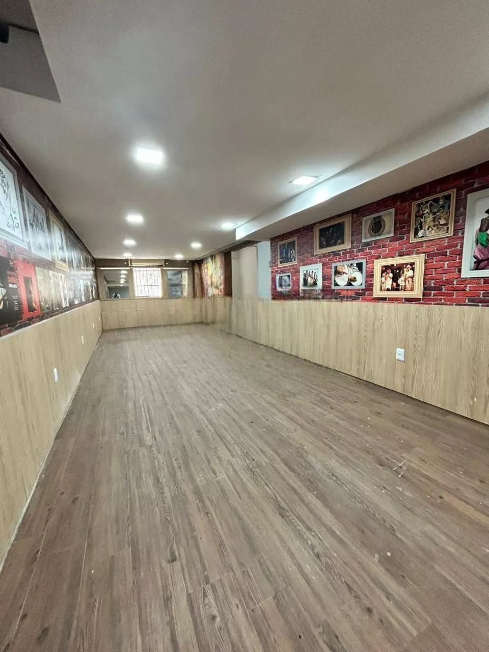 Loja com 198m², 1 dormitório no bairro Moinhos de Vento em Porto Alegre para Comprar