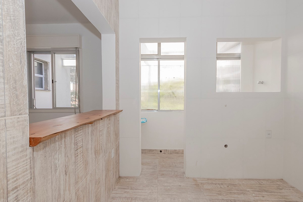 Apartamento com 49m², 2 dormitórios no bairro São João em Porto Alegre para Comprar