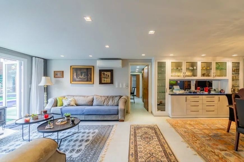 Casa com 400m², 3 dormitórios no bairro Boa Vista em Porto Alegre para Comprar