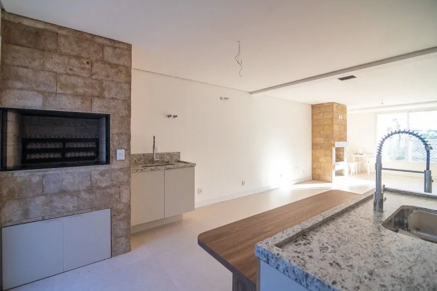 Casa com 120m², localizada no bairro Jardim Itu em Porto Alegre/RS.
